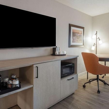 Hampton Inn & Suites By Hilton Moncton Exterior foto