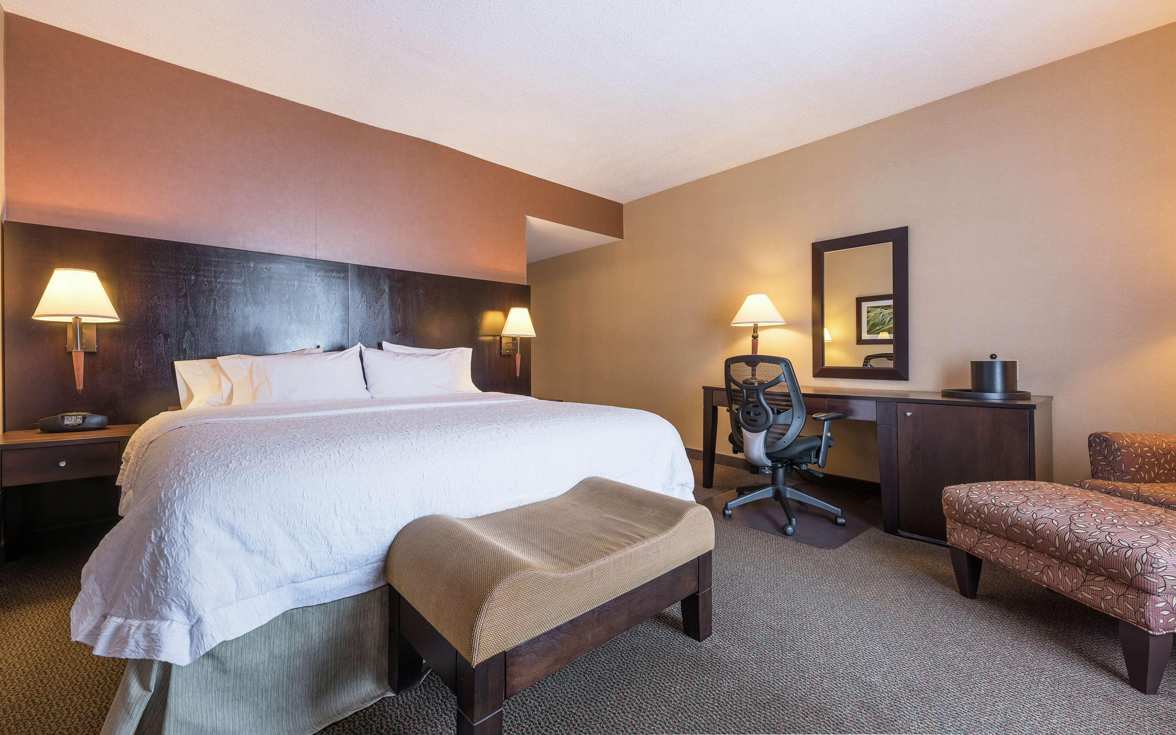 Hampton Inn & Suites By Hilton Moncton Exterior foto