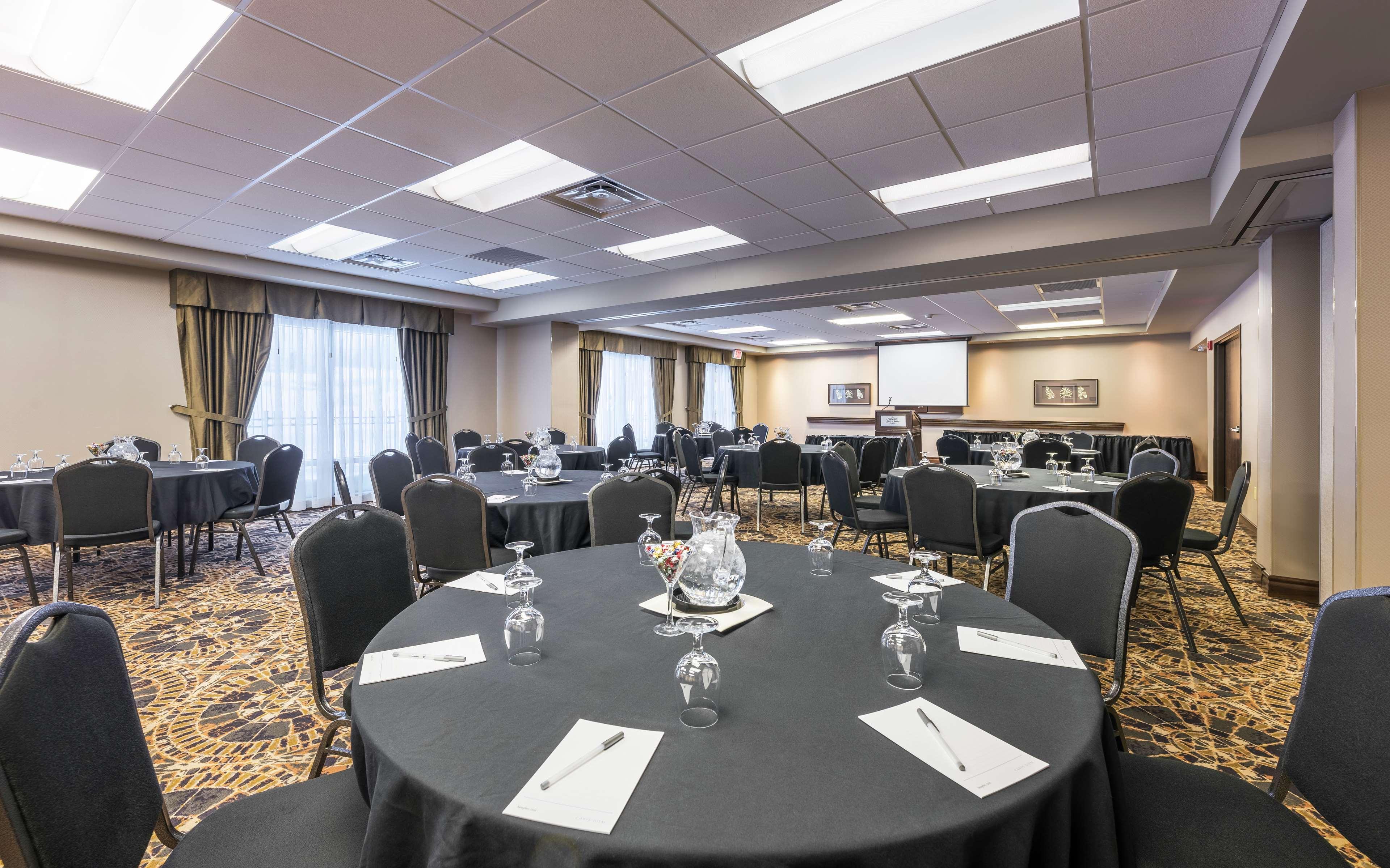 Hampton Inn & Suites By Hilton Moncton Exterior foto