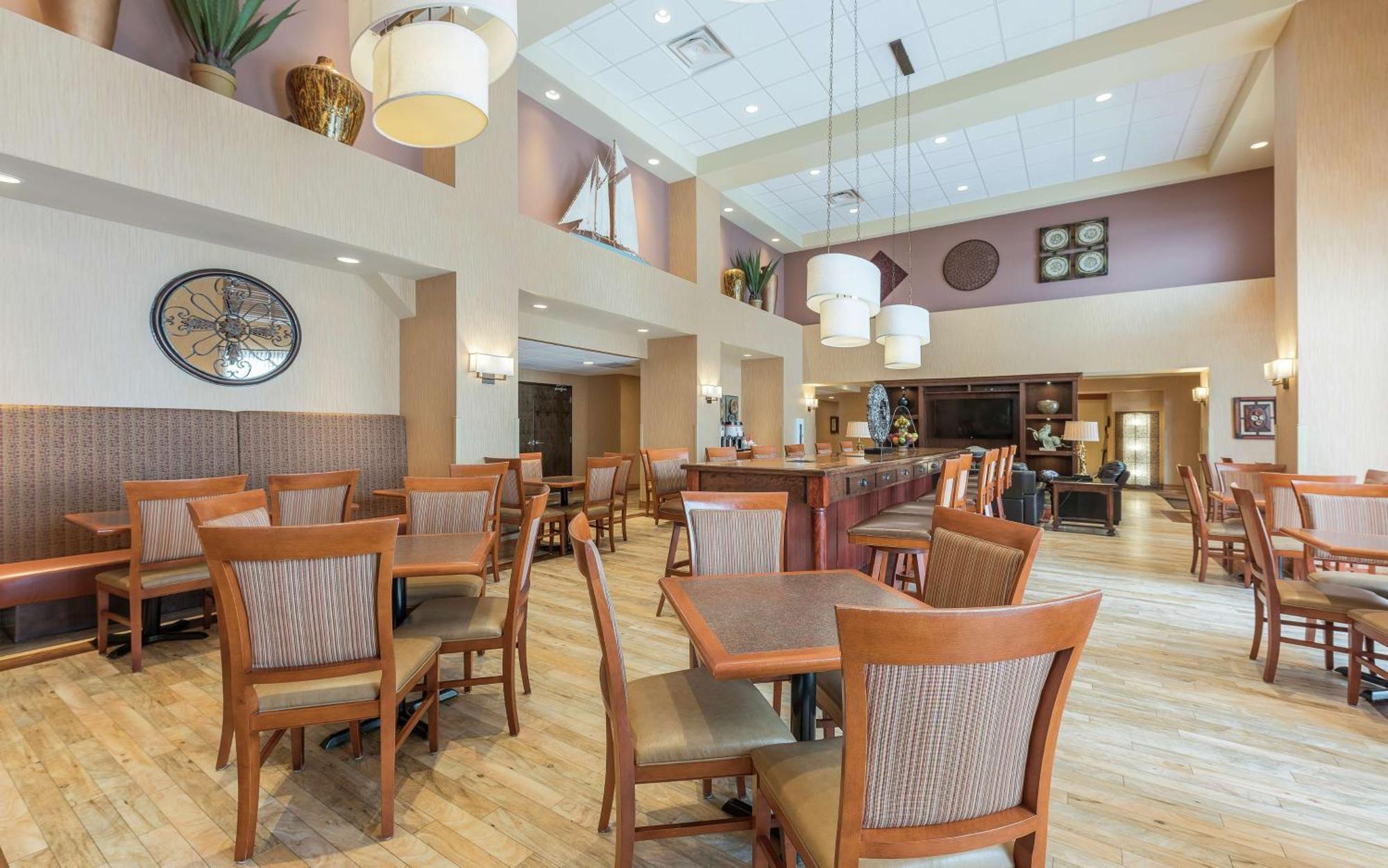 Hampton Inn & Suites By Hilton Moncton Exterior foto