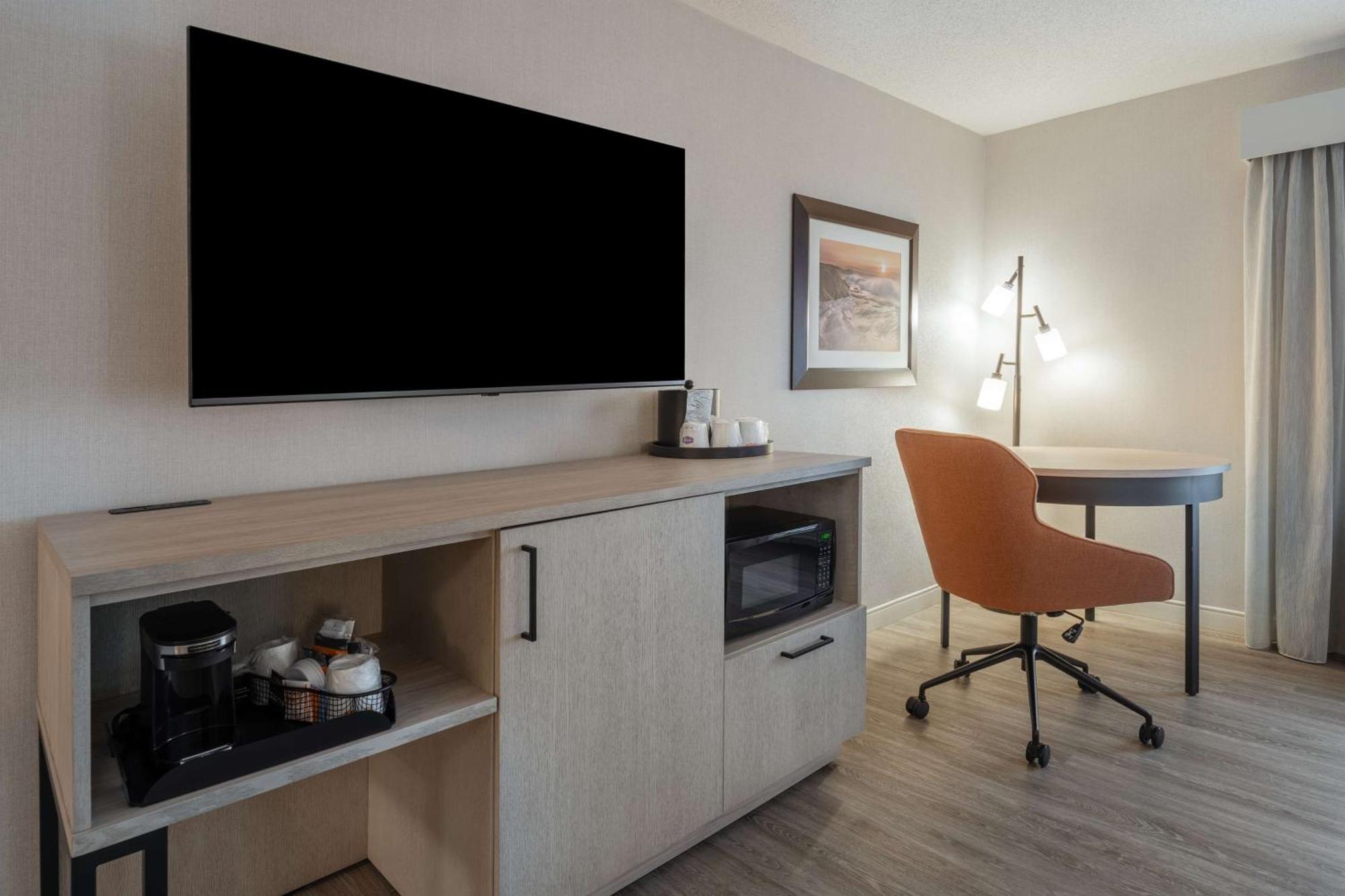 Hampton Inn & Suites By Hilton Moncton Exterior foto